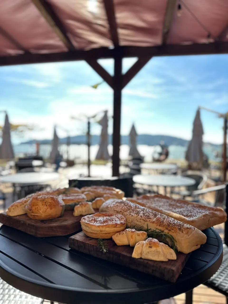 Massas artesanais com vista para a marina